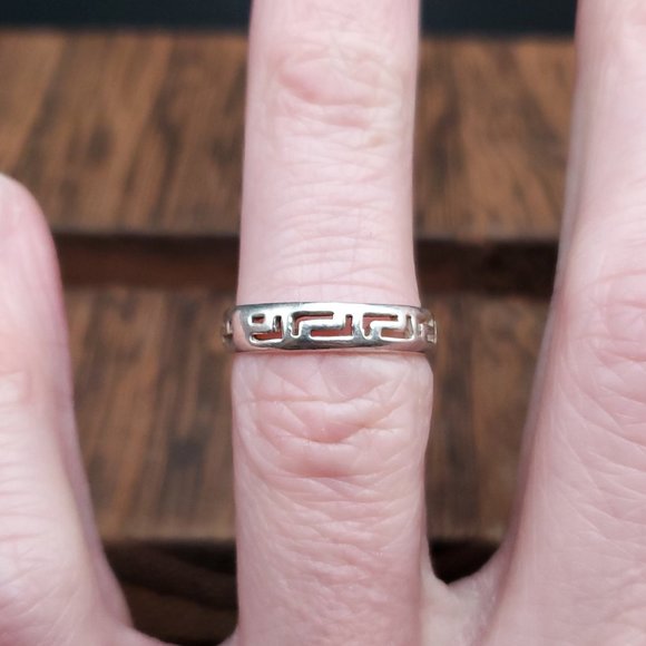 Size 6 925 Sterling Silver Greek Key Style Ring - Picture 2 of 7